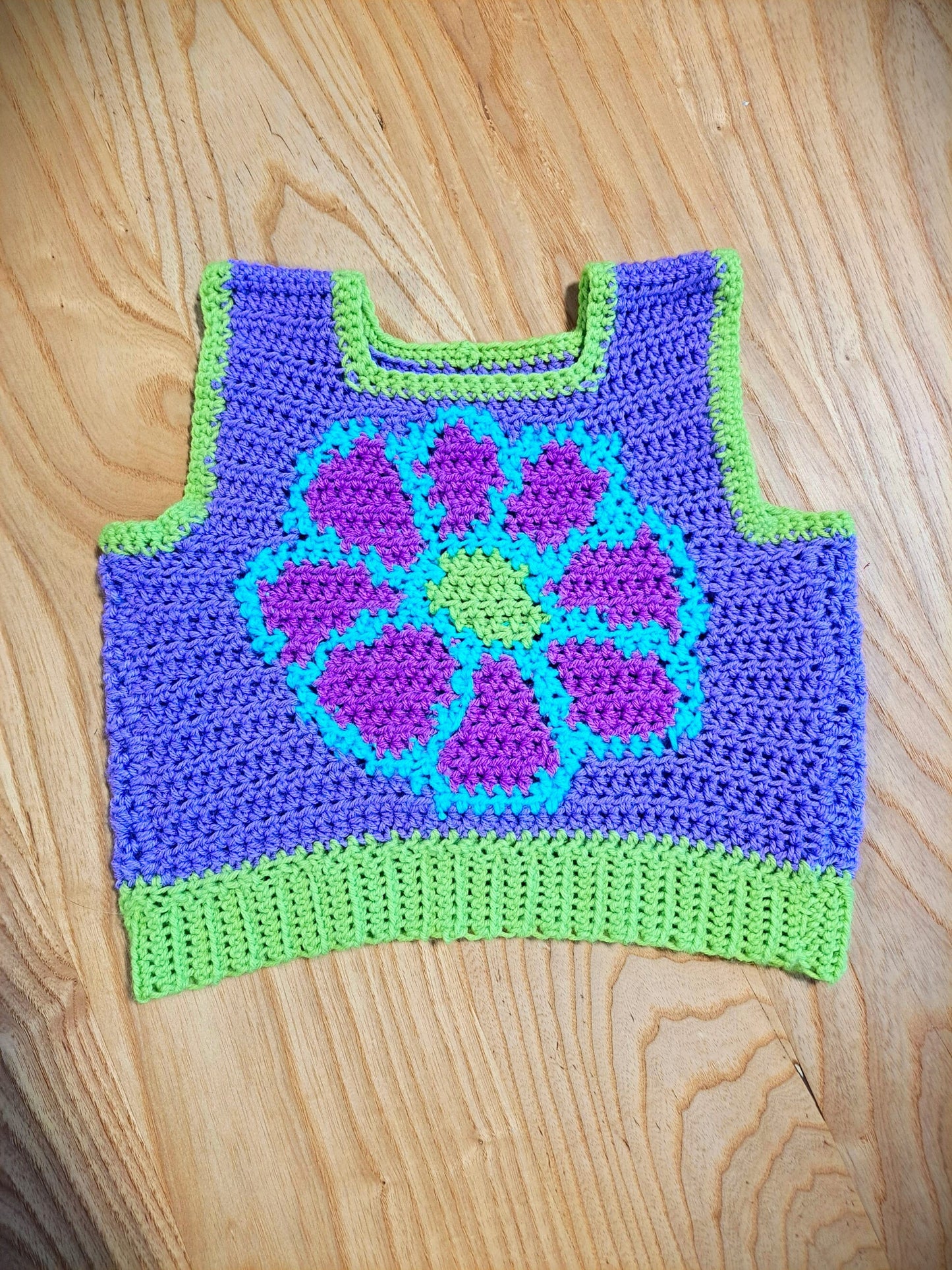 Retro 90s / 70s crochet sweater vest size Sm/Md