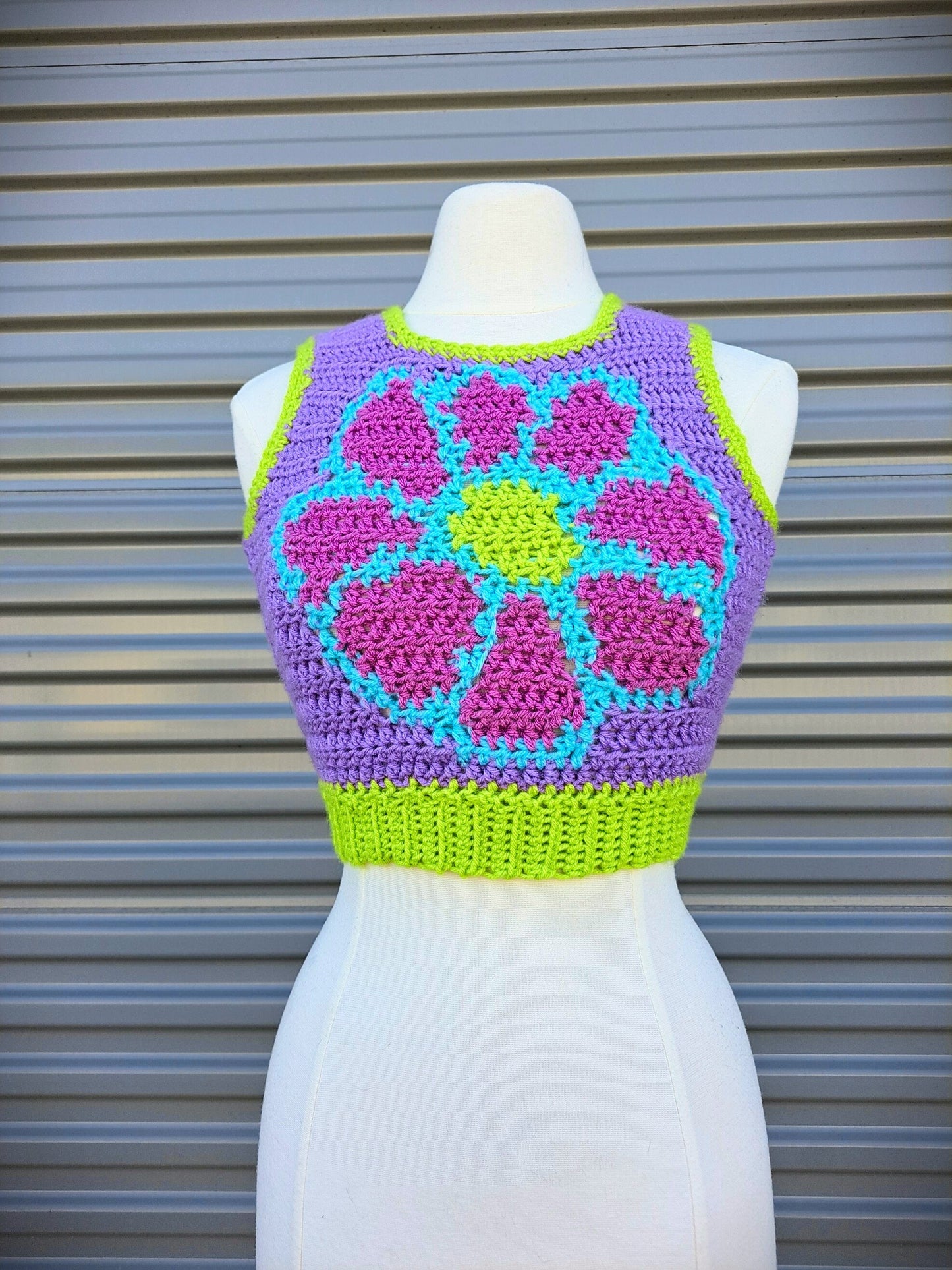 Retro 90s / 70s crochet sweater vest size Sm/Md
