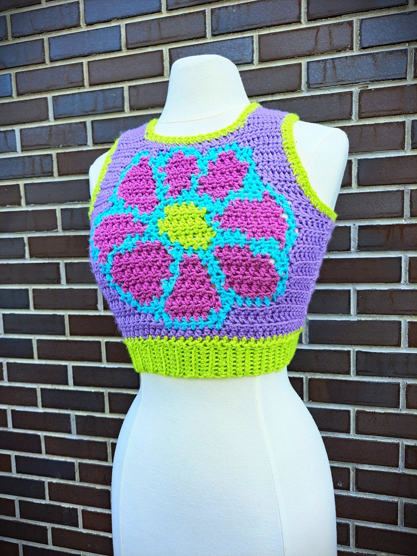Retro 90s / 70s crochet sweater vest size Sm/Md
